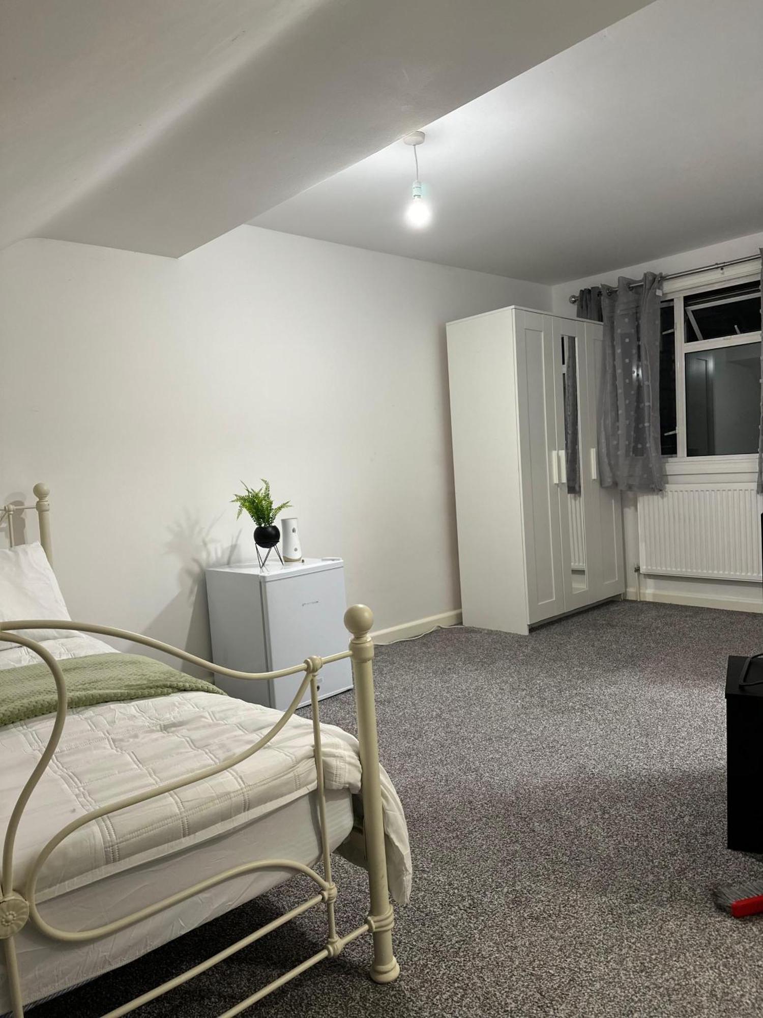 Geez Luxurious Homestay Ilford